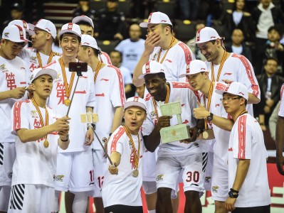 九游娱乐-辽宁队成功卫冕CBA总冠军，赢得球迷一片喝彩！