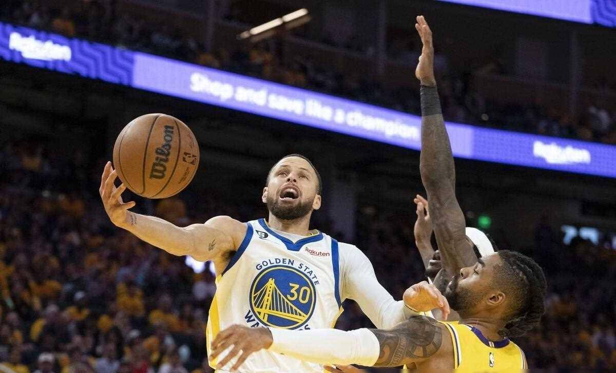 NBA比赛近期：勇士战胜湖人，库里砍下高分