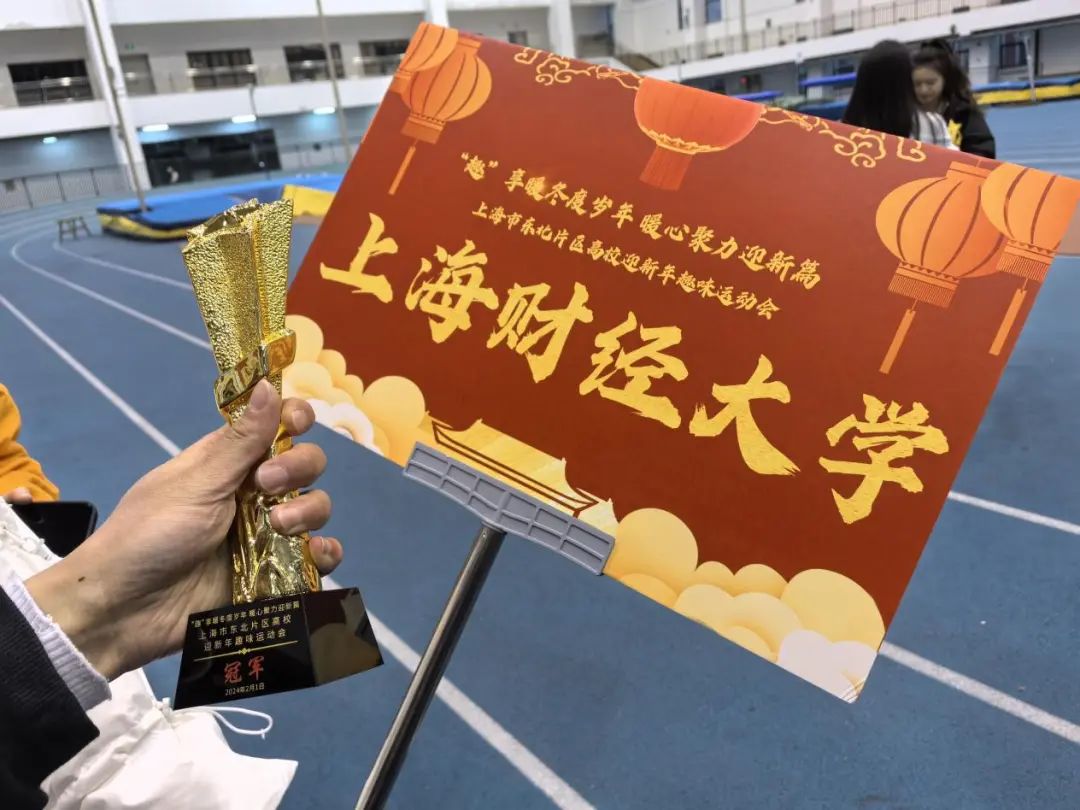 巴伦西亚多马克与布雷亚集体亮相，锐意夺冠