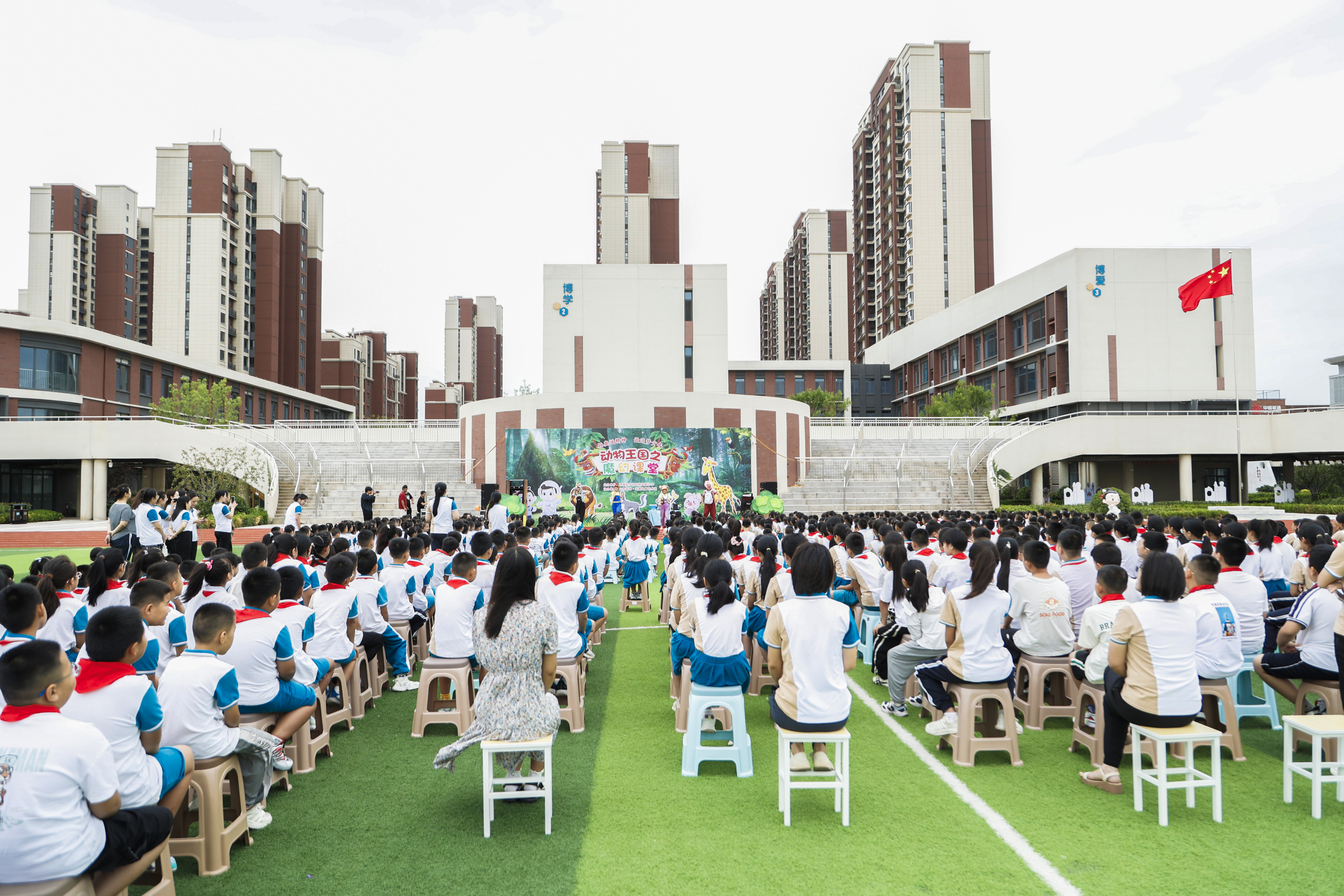 热情洋溢！选手们齐聚赛场，挥洒激情